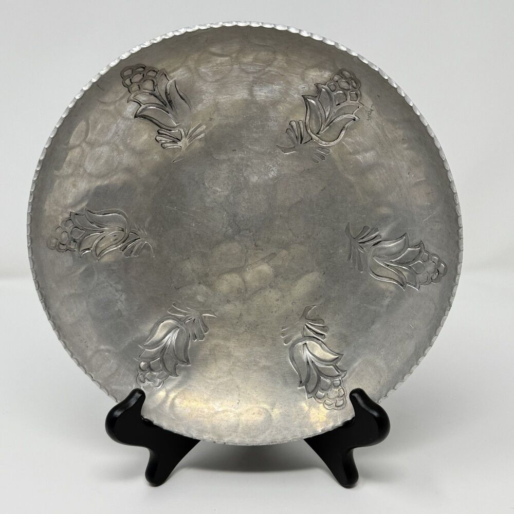 Vintage Hand Wrought Aluminum Buenilum Decorative Fruit/ Bread Bowl Flower Desig